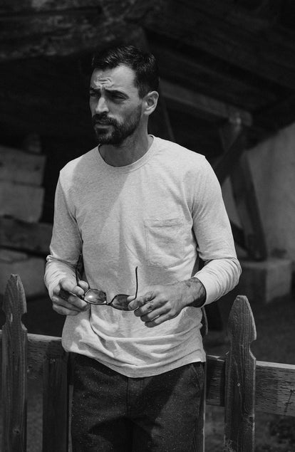fit model showing off details on The Cotton Hemp Long Sleeve Tee in Heather Grey