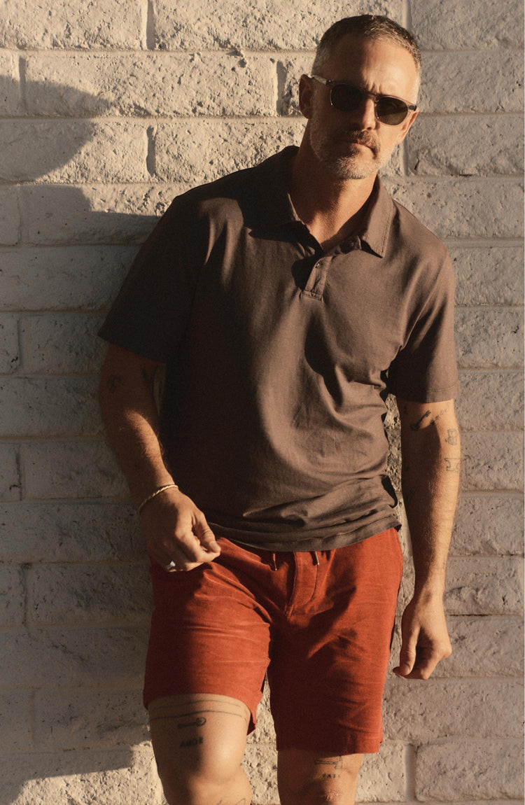 fit model posing in The Cotton Hemp Polo in Faded Black