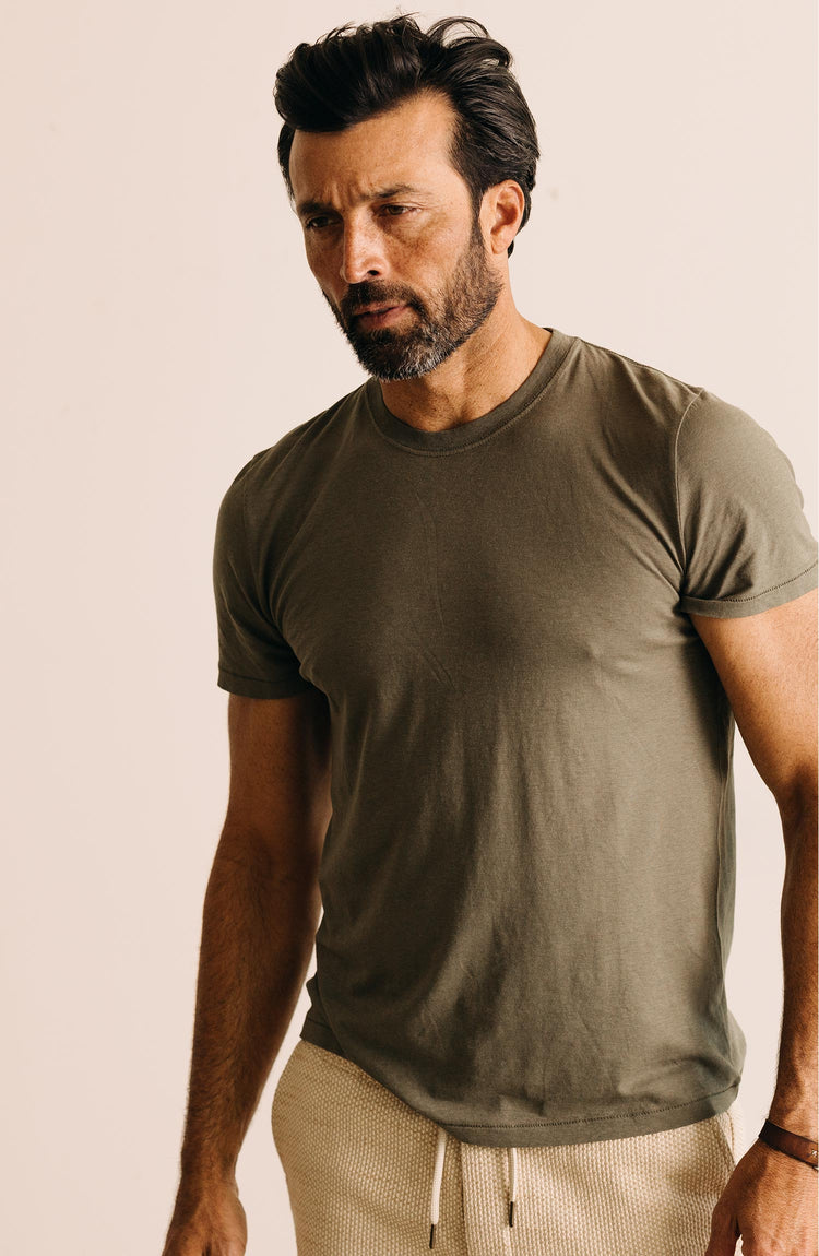 fit model showing off The Cotton Hemp Tee in Olive”