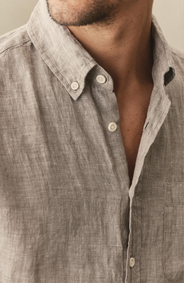 fit model showing off the collar on The Short Sleeve Jack in Sage Linen