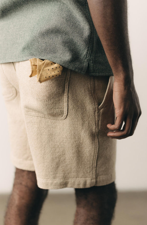fit model walking wearing The Apres Short in Heather Oat Crepe