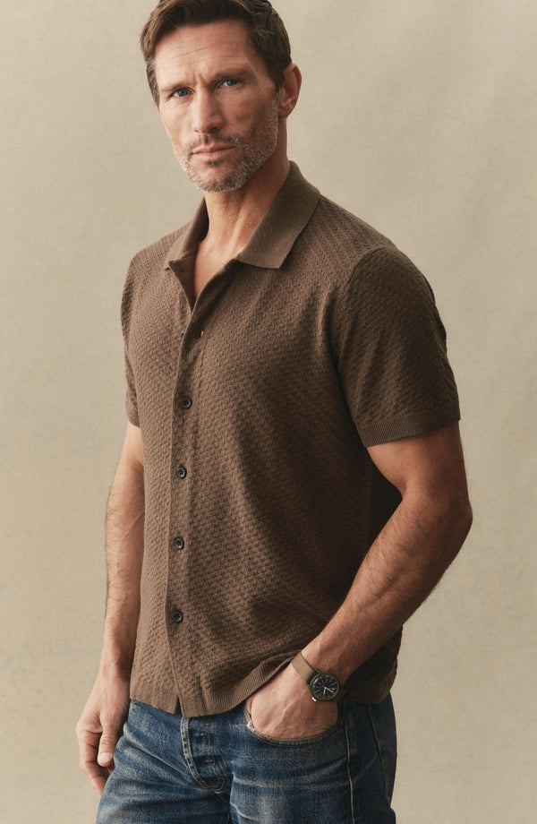 fit model showing off The Arlo Sweater Polo in Cilantro Texture Knit