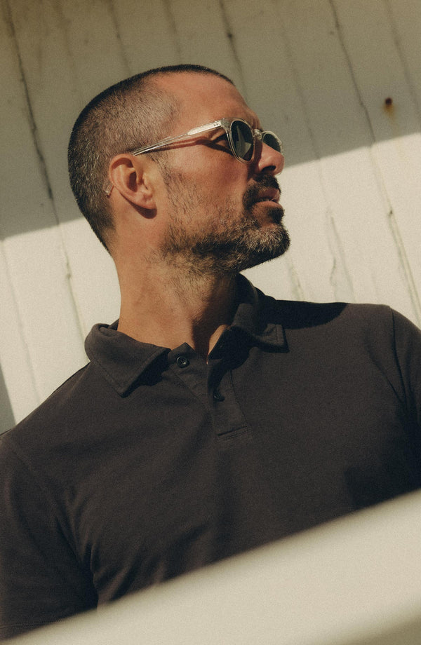 fit model wearing The Cotton Hemp Polo in Asphalt Pique