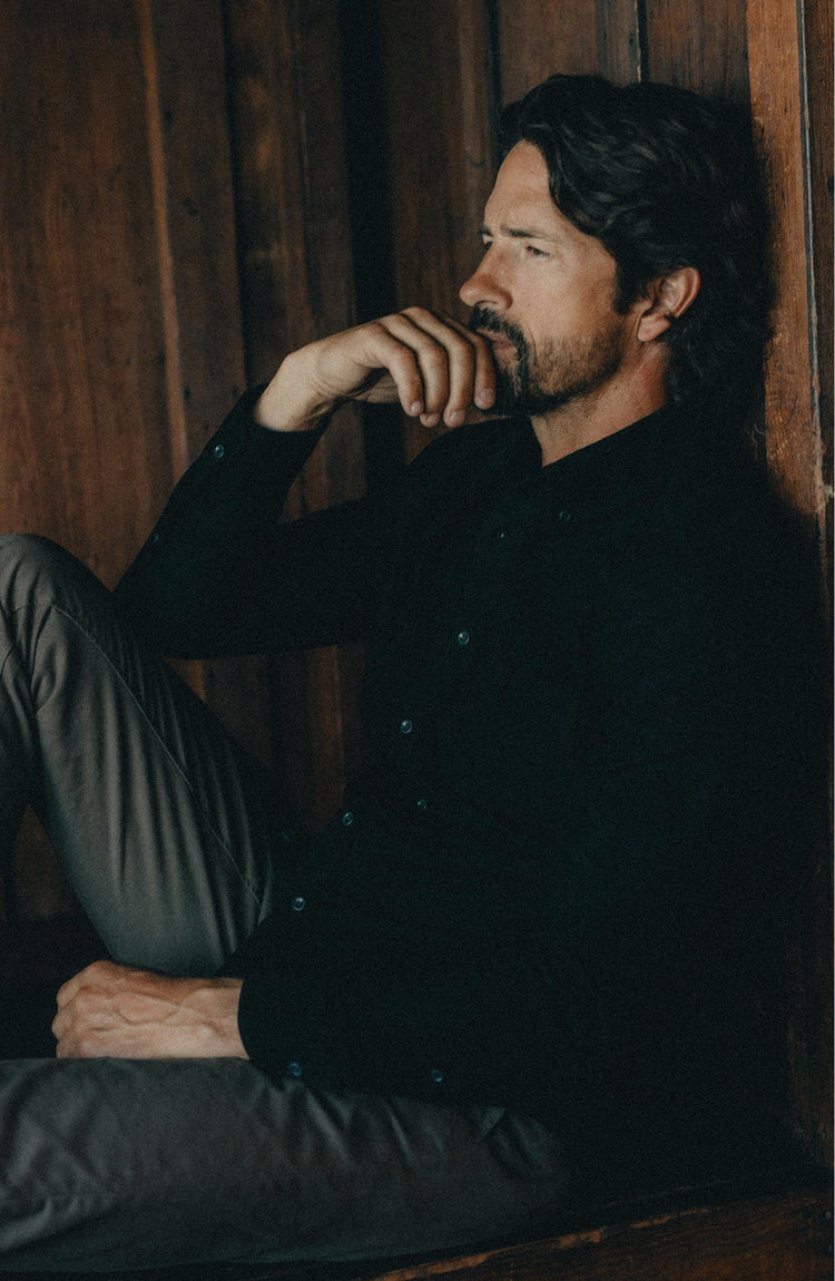 fit model sitting wearing The Jack in Black Indigo Oxford