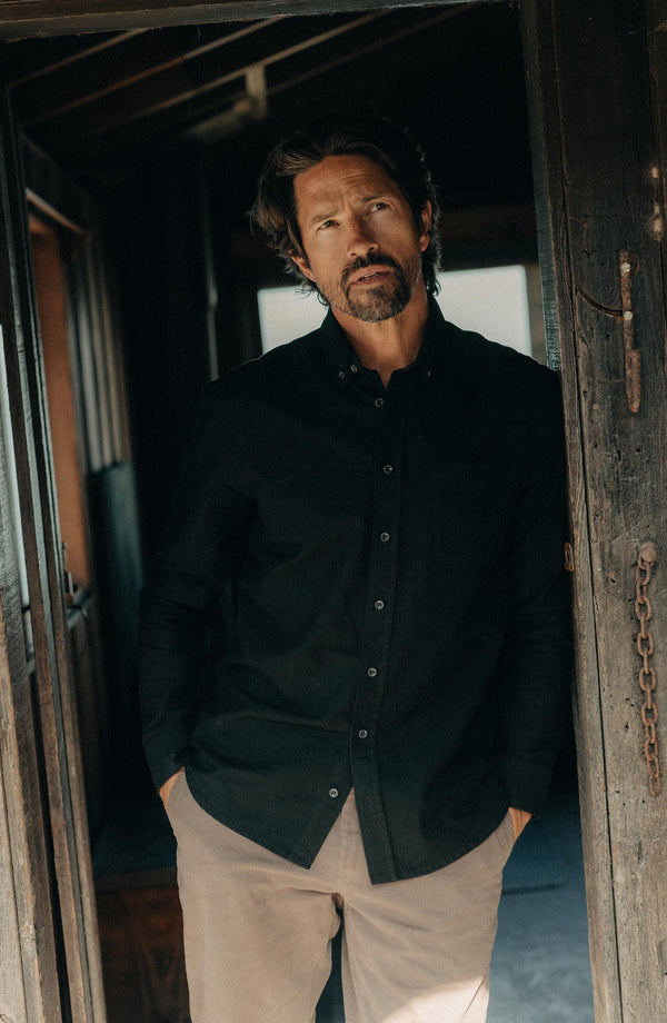 ffit model leaning against the wall wearing The Jack in Black Indigo Oxford