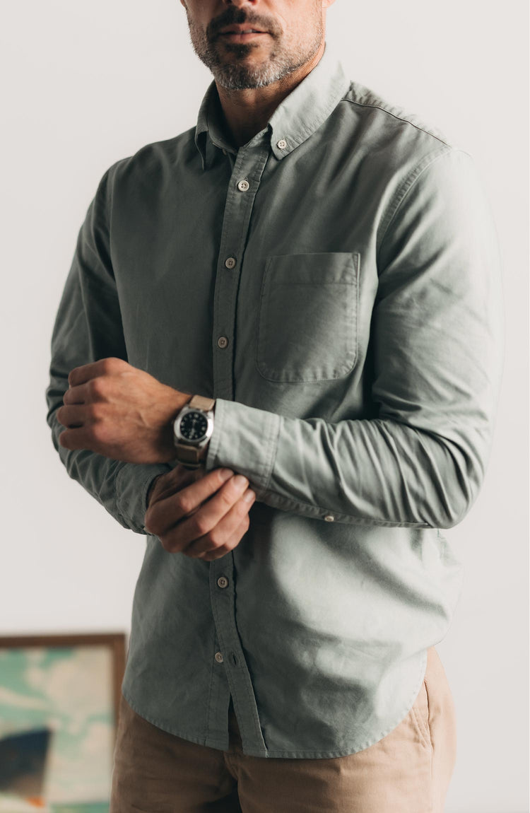 fit model posing in The Jack in Surf Green Oxford