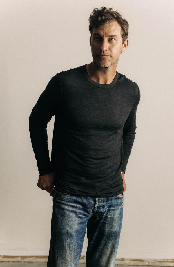 fit model showing off The Merino Long Sleeve Tee in Heather Black