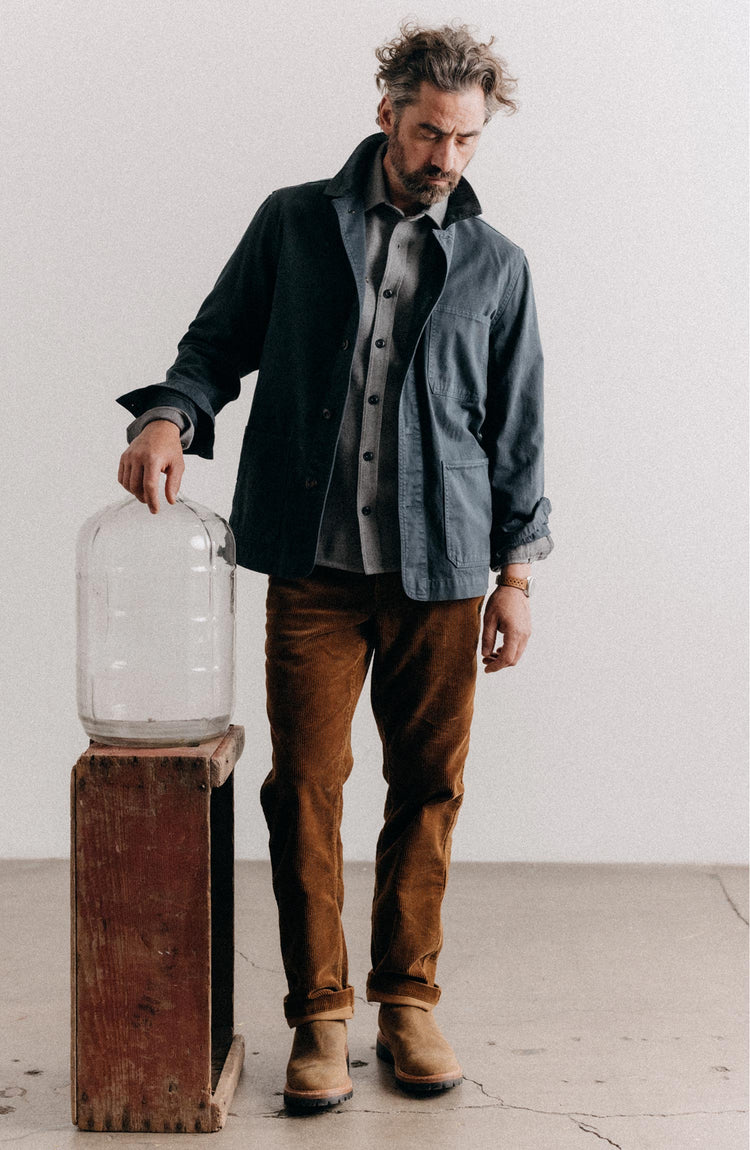 fit model buttoning up The Ojai Jacket in Organic Navy Foundation Twill