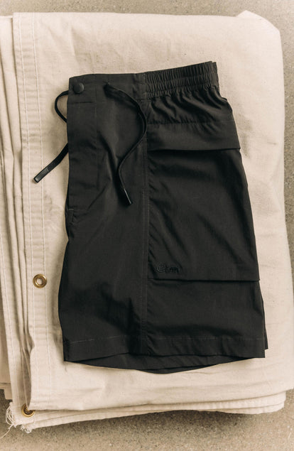 fit model walking wearing The Ridgeline Short in Coal