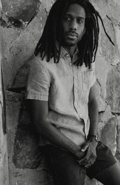 fit model leaning against the wall wearing The Short Sleeve California in Morel Hemp