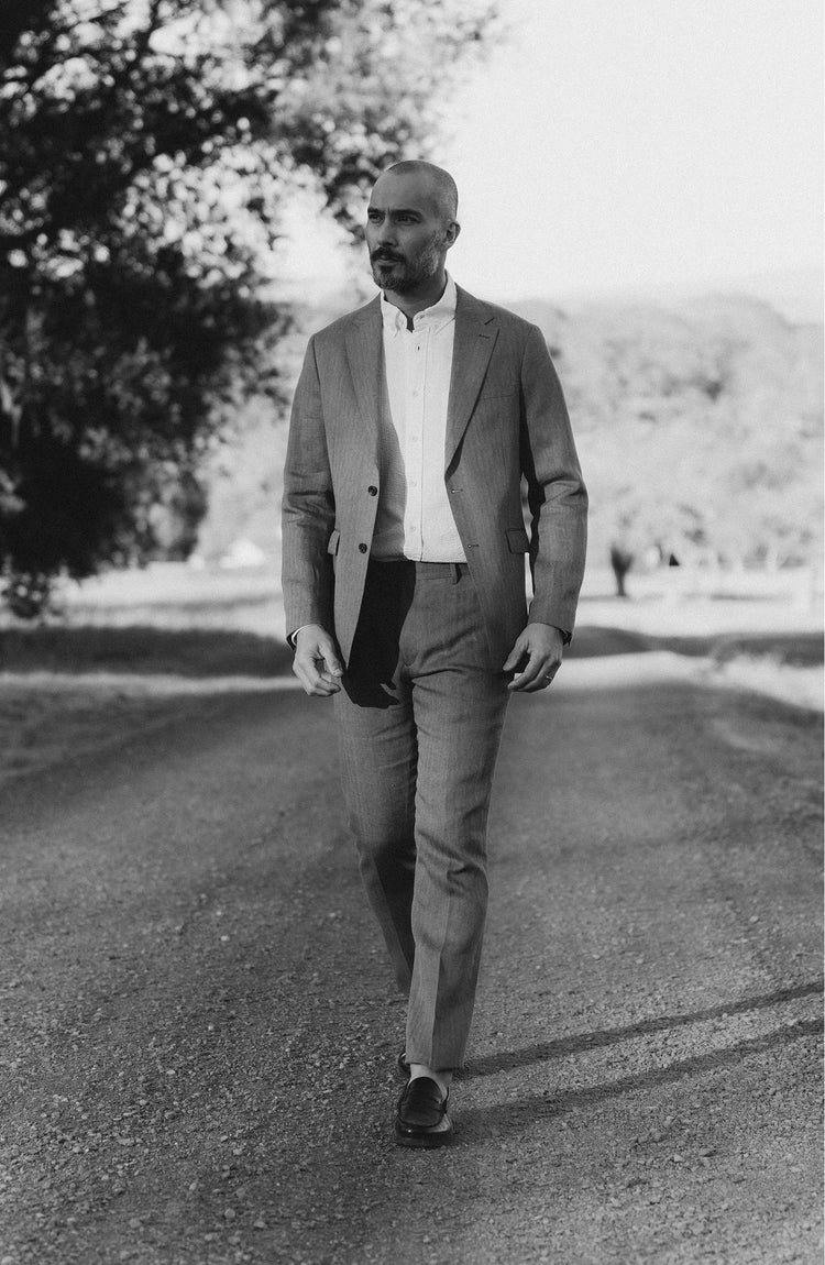 fit model walking wearing The Stevens Sportcoat in Coffee Linen Herringbone