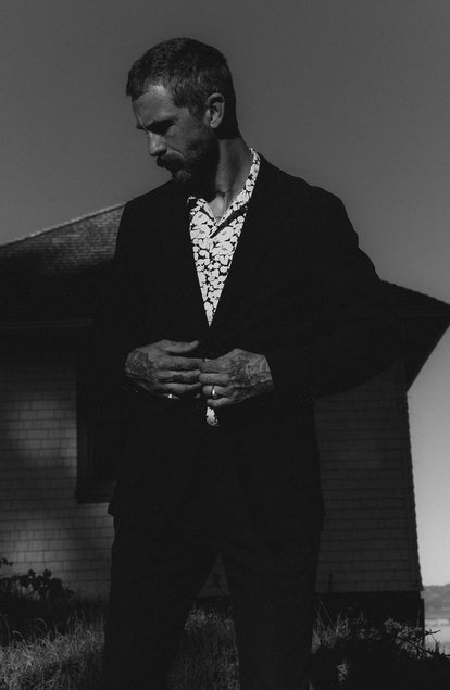 fit model posing in The Stevens Sportcoat in Navy Linen Seersucker