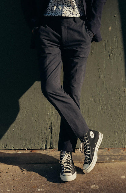 fit model showing off The Stevens Trouser in Navy Linen Seersucker