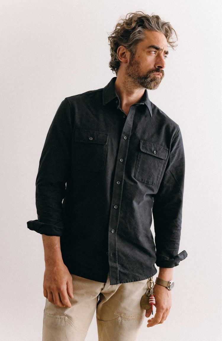 fit model showing off The Yosemite Shirt in Coal
