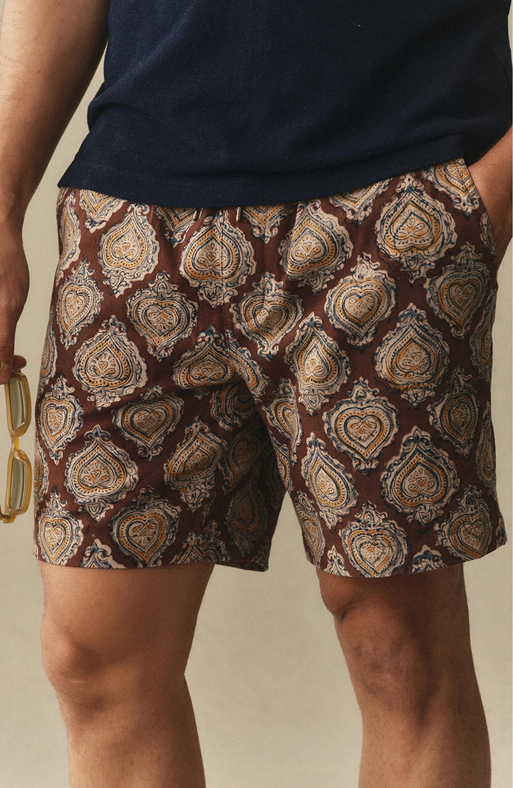 fit model posing in The Apres Short in Sangria Block Print