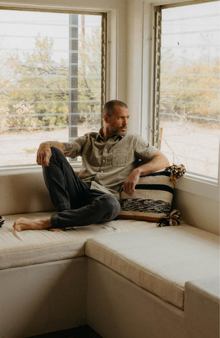 fit model wearing The Apres Pant in Charcoal Sashiko
