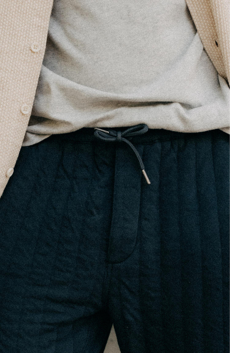 fit model posing in The Quilted Apres Pant in Heather Midnight Jersey