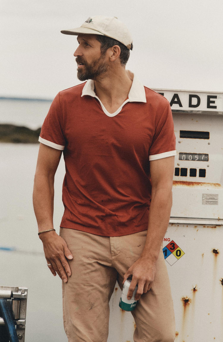 fit model posing in The Ripper Polo in Canyon