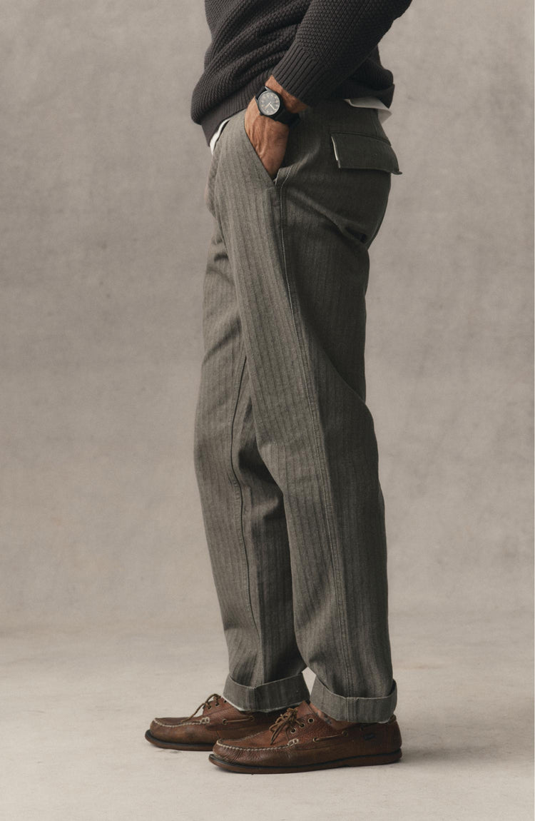fit model posing in The Emlen Pant in Smoked Olive Herringbone