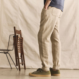 fit model showing the side of The Apres Pant in Oat Linen Tweed