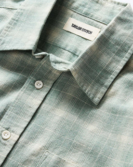 material shot of the collar on The California in Sea Moss Plaid, Wovens by Taylor Stitch