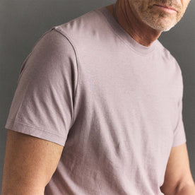 fit model showing off the sleeves on The Cotton Hemp Tee in Poppy Seed