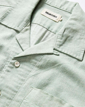 material shot of the collar on The Short Sleeve Hawthorne in Sea Moss Floral, Wovens by Taylor Stitch