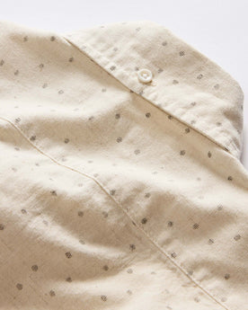 material shot of the back of the button-down collar on The Short Sleeve Jack in Heather Oat Dot, Wovens by Taylor Stitch