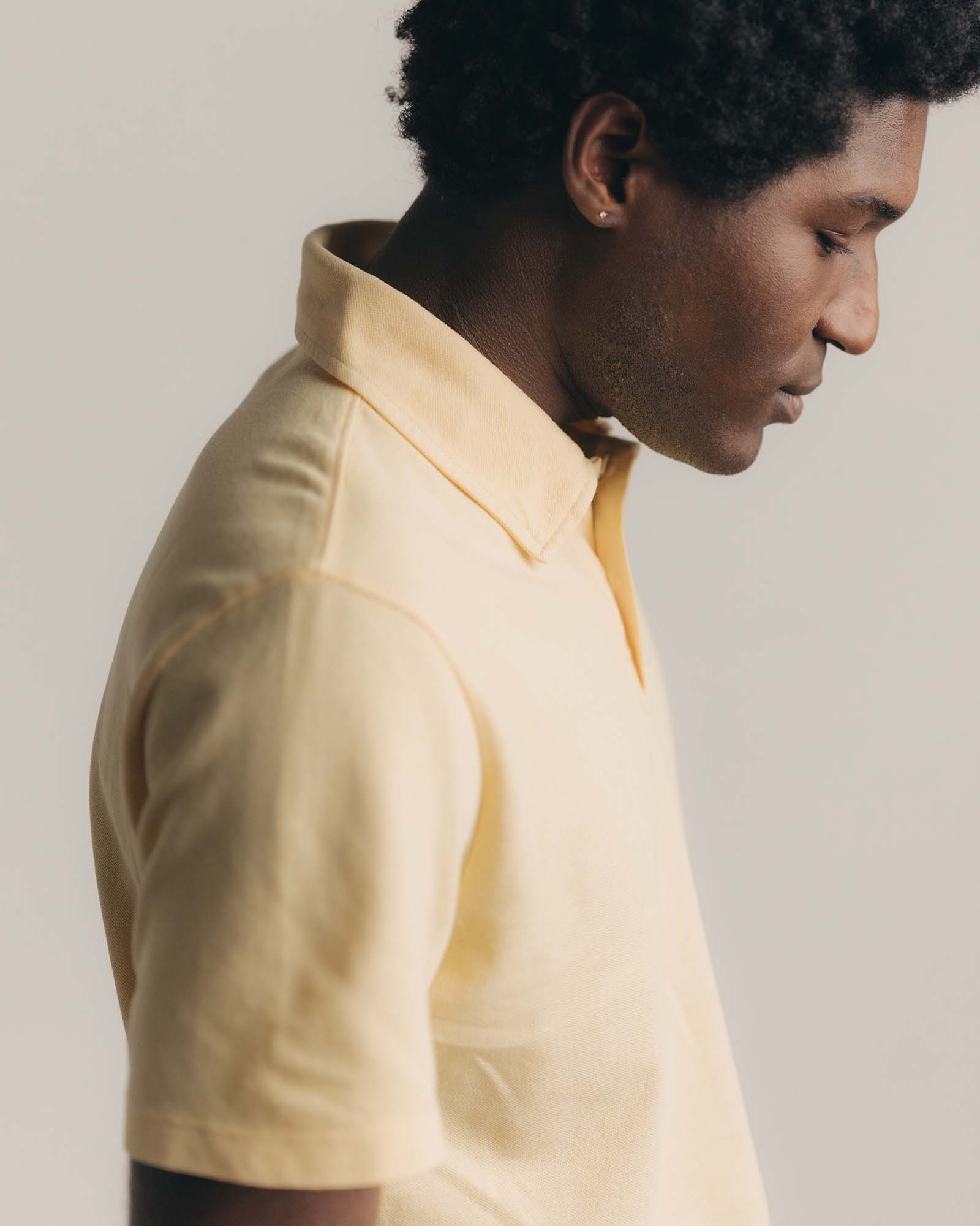 fit model showing off the sleeve on The Cotton Hemp Polo in Straw Pique, Knits by Taylor Stitch