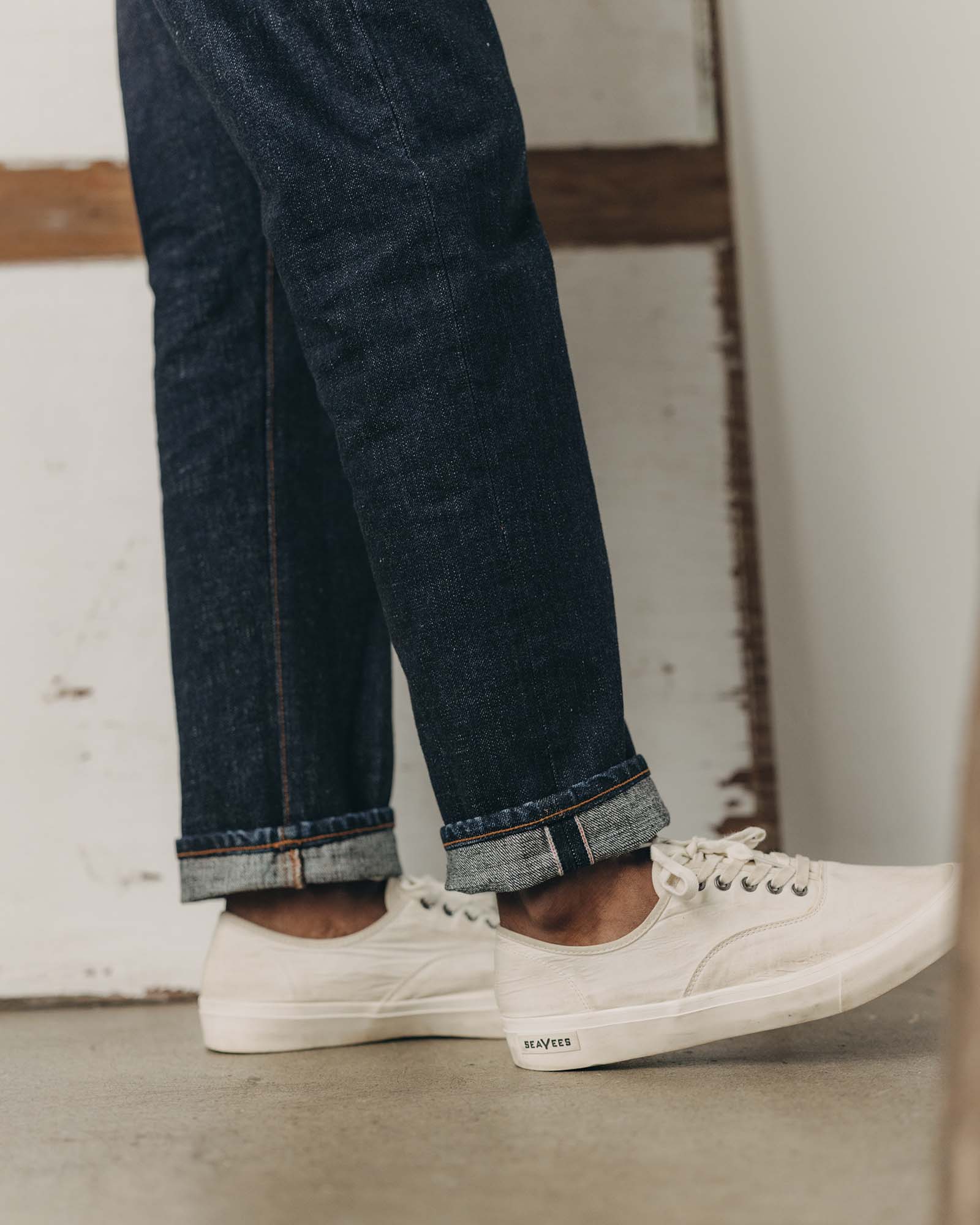 fit model showing off the cuffs on The Democratic Jean in Rinsed Yoshiwa Selvedge, Bottoms by Taylor Stitch