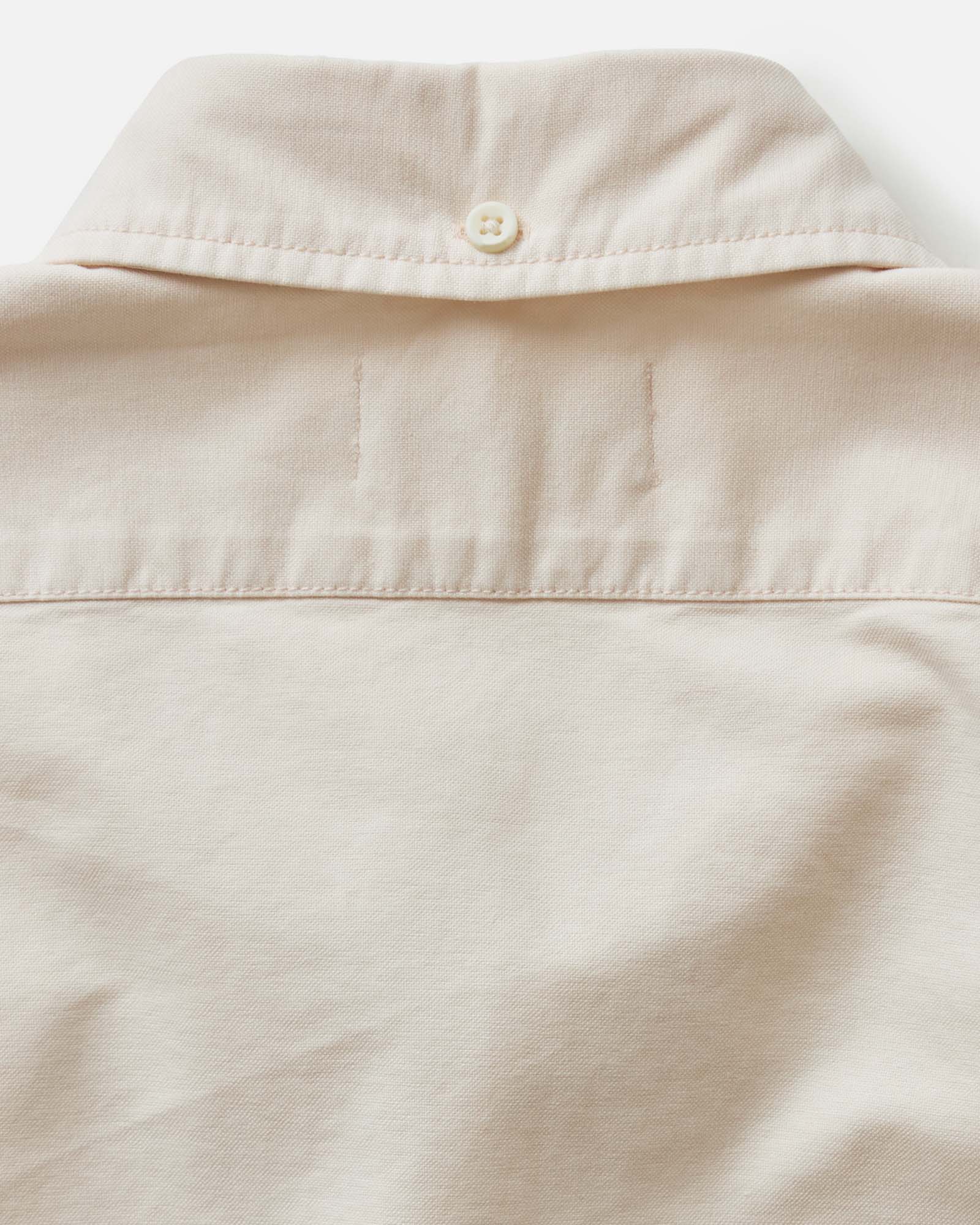 material shot of the back collar on The Jack in Pale Rose Oxford, Wovens by Taylor Stitch