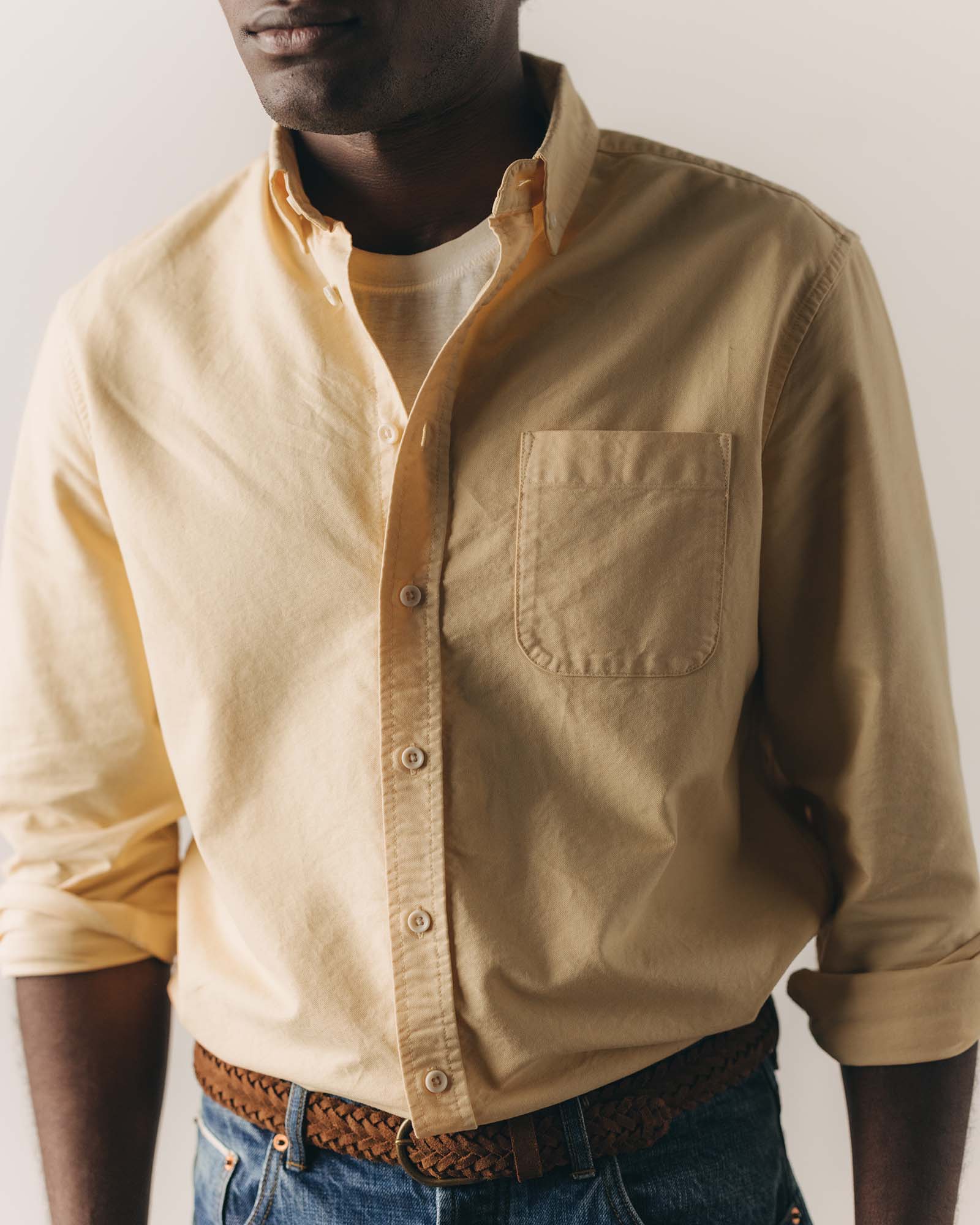 fit model showing off The Jack in Straw Oxford, Wovens by Taylor Stitch