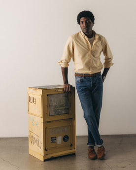 fit model showing off The Jack in Straw Oxford, Wovens by Taylor Stitch