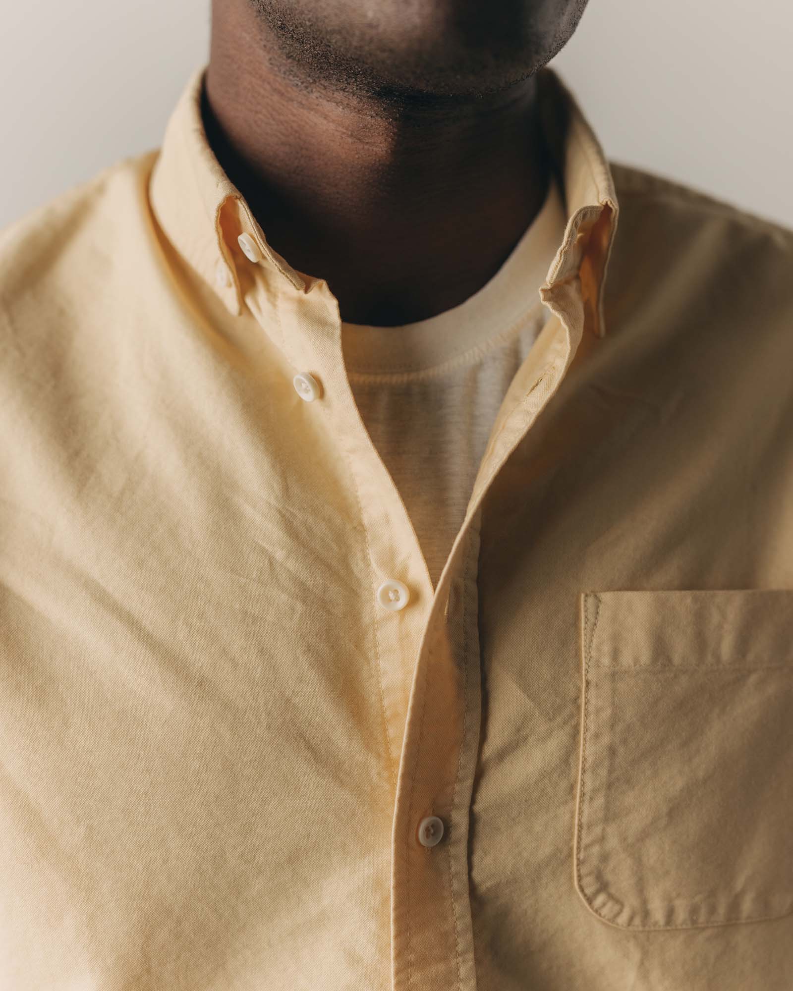 fit model showing off the collar on The Jack in Straw Oxford, Wovens by Taylor Stitch