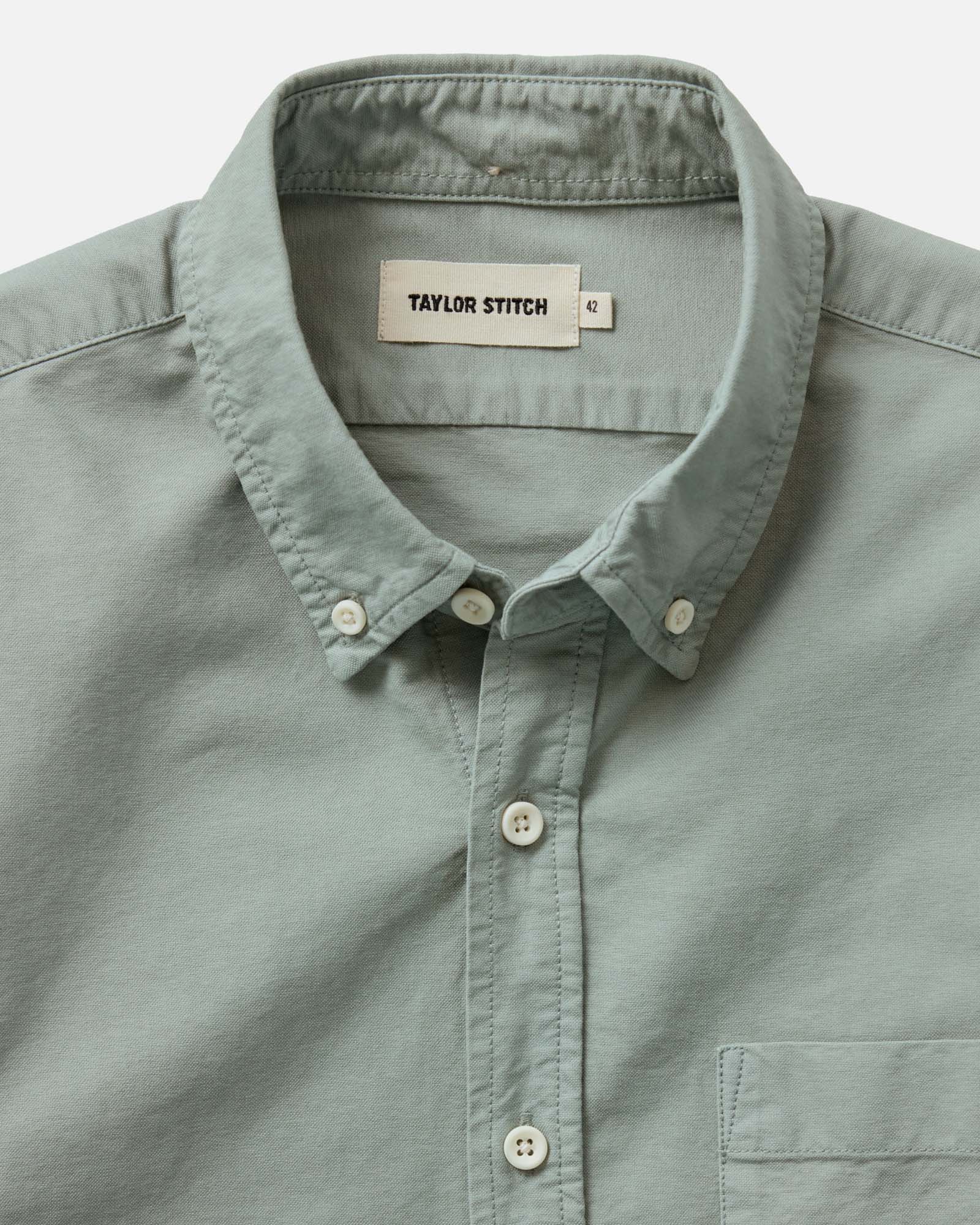material shot of the collar on The Jack in Surf Green Oxford, Wovens by Taylor Stitch