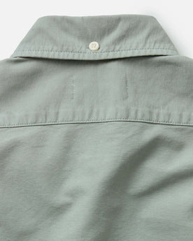 material shot of the back collar on The Jack in Surf Green Oxford, Wovens by Taylor Stitch