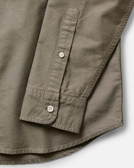 material shot of the collar on The Jack in Smoked Olive Oxford, Wovens by Taylor Stitch