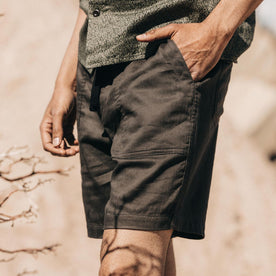 fit model showing the front pockets on The Apres Trail Short in Granite Double Cloth