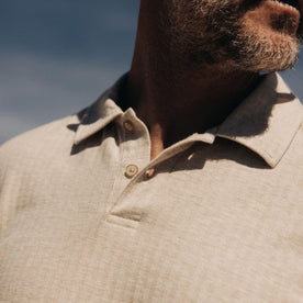 fit model showing off collar on The Herringbone Polo in Heather Oat