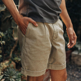 fit model in The Matlow Short in Arid Eucalyptus Washed Herringbone