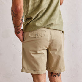 fit model showing the back of The Matlow Short in Dune Washed Herringbone