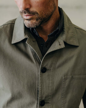 fit model showing off the back of The Ojai Jacket in Organic Smoked Olive Foundation Twill, Outerwear by Taylor Stitch