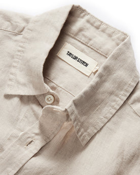 material shot of the collar on The Short Sleeve California in Sage Hemp, Wovens by Taylor Stitch