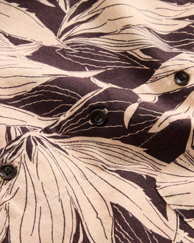 material shot of the horn buttons on The Short Sleeve Hawthorne in Dried Palm, Wovens by Taylor Stitch