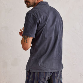 fit model showing the back of The Short Sleeve Hawthorne in Marine