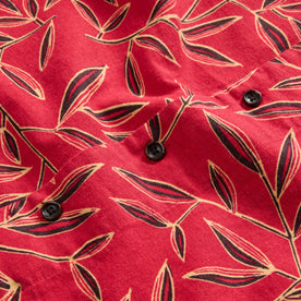 material shot of the horn buttons on The Short Sleeve Hawthorne in Scarlet Thatch