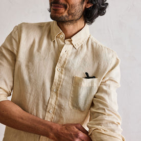 fit model showing the front of The Jack in Horchata Linen
