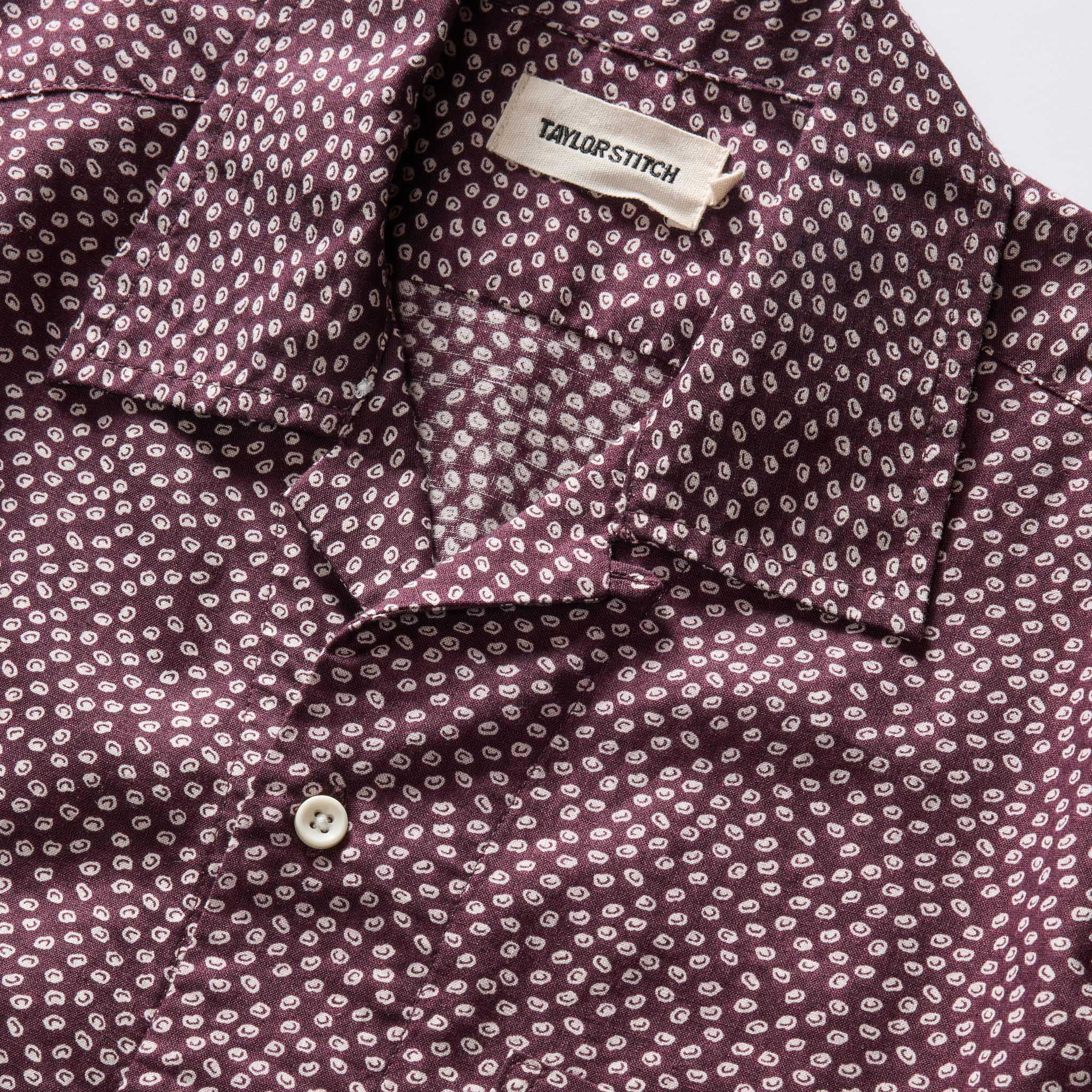 material shot of the collar on The Short Sleeve Hawthorne in Port Shell, Wovens by Taylor Stitch