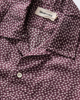 material shot of the collar on The Short Sleeve Hawthorne in Port Shell, Wovens by Taylor Stitch