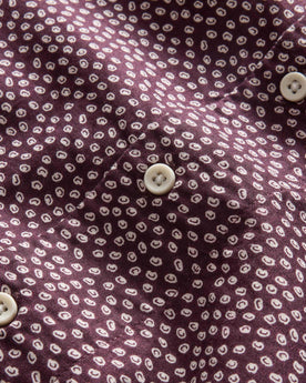 material shot of the buttons on The Short Sleeve Hawthorne in Port Shell, Wovens by Taylor Stitch